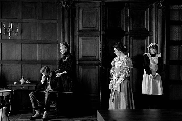 ガール・ウィズ・ニードル