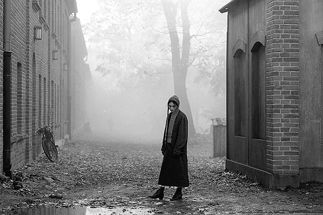 ガール・ウィズ・ニードル