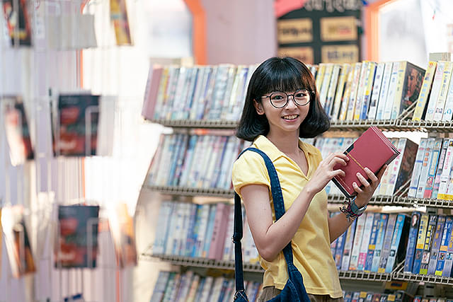 ひとつの机、ふたつの制服