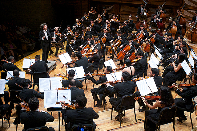 ビバ・マエストロ！指揮者ドゥダメルの挑戦