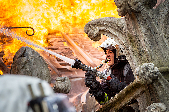 ノートルダム　炎の大聖堂