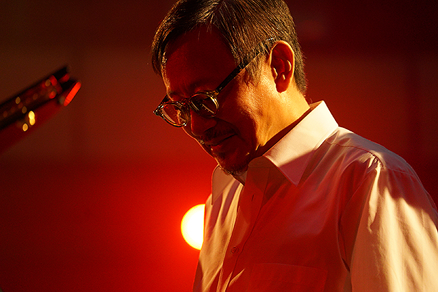 白鍵と黒鍵の間に