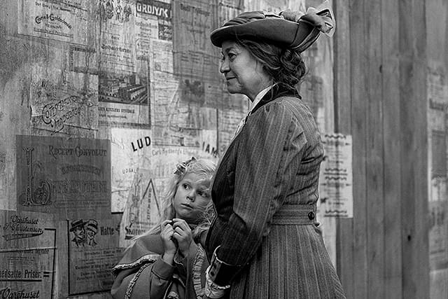 ガール・ウィズ・ニードル